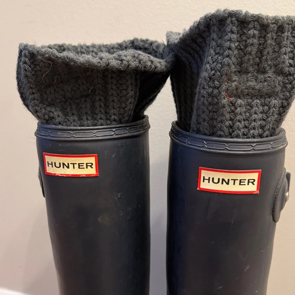 Hunter Women's Navy Rain Boots with Gray Cuff - Picture 4 of 10